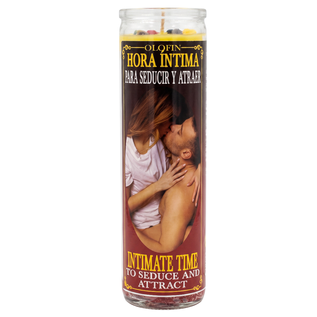 A tall glass jar candle with a printed label showing a couple embracing and kissing. The label reads 'OLQFIN HORA INTIMA PARA SEDUCIR Y ATRAER' and 'INTIMATE TIME TO SEDUCE AND ATTRACT' in yellow text on a dark red and black background.