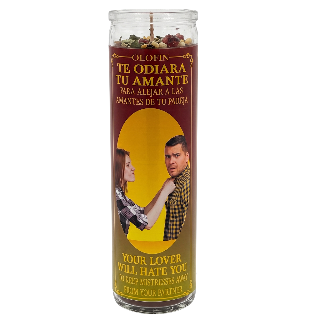A tall glass jar candle with a printed label reading 'Te Odiara Tu Amante' and 'Your Lover Will Hate You,' featuring a photo of a couple and yellow graphic elements on a white background.